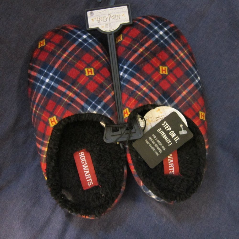Harry Potter Wizarding World HOGWARTS slippers (kids size) w4/5 m3/4